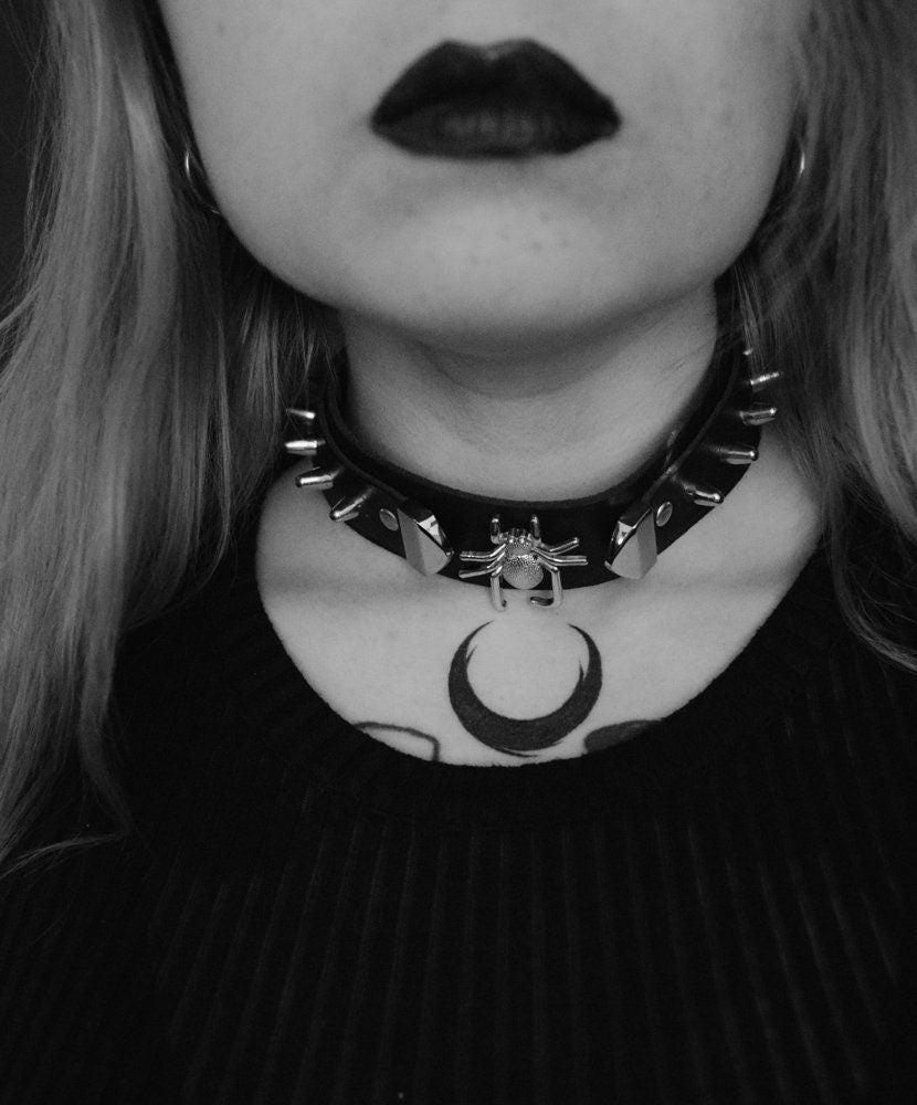 HAZE SPIDER CHOKER