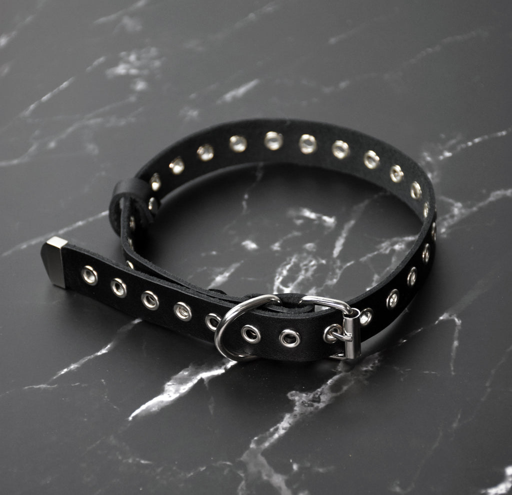 EYELET CHOKER: Unisex leather collar with eyelets and buckle closure