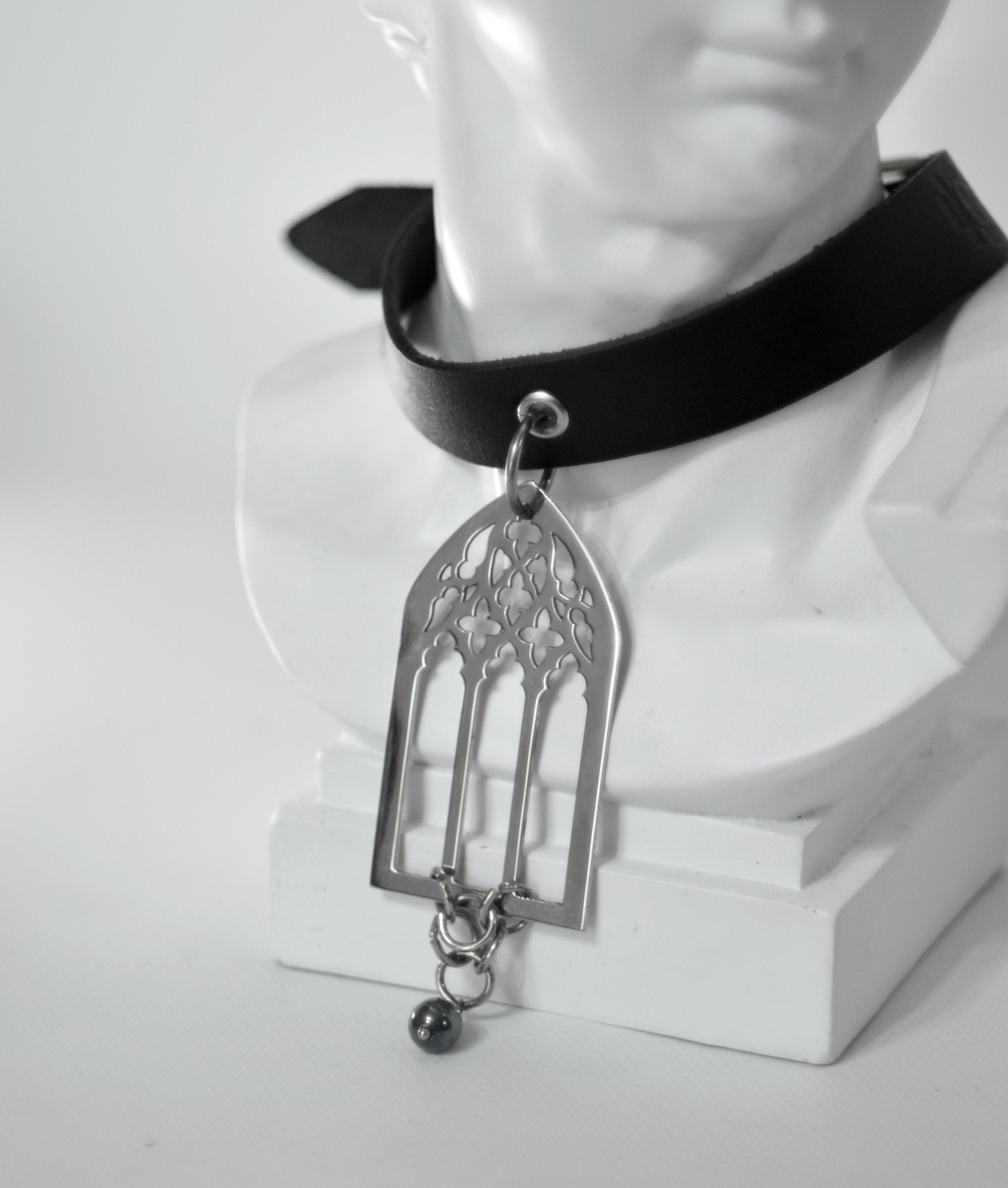 CATHEDRAL ARCH CHOKER