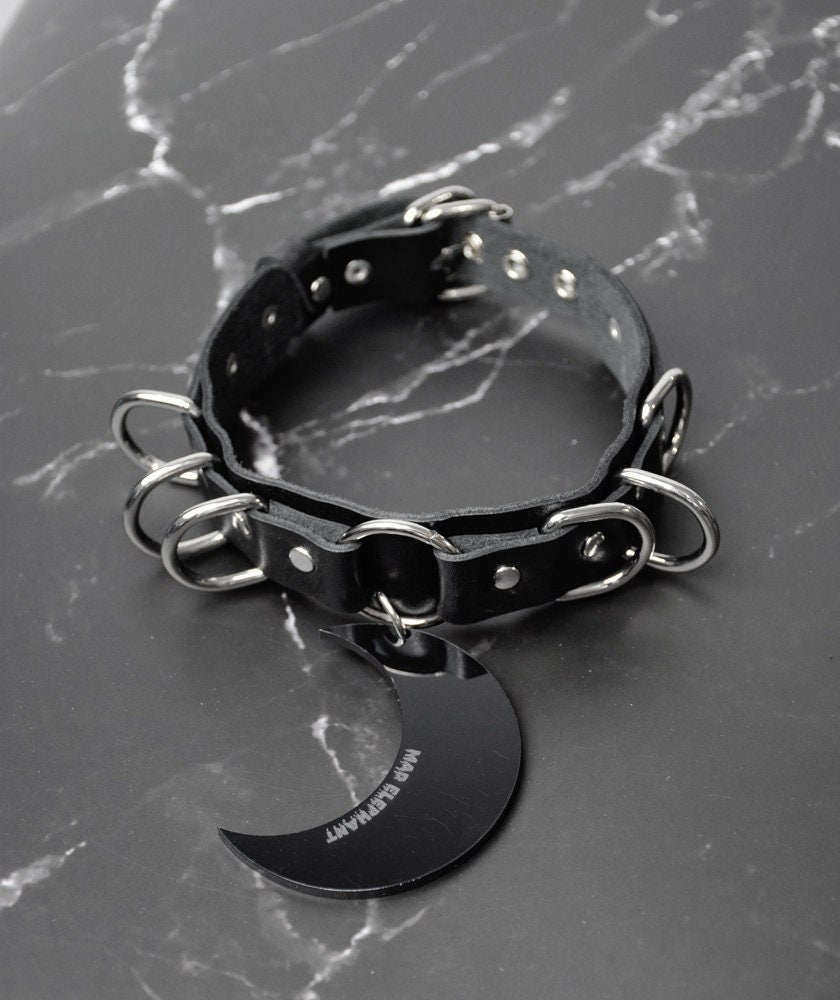 LUNAR CHOKER