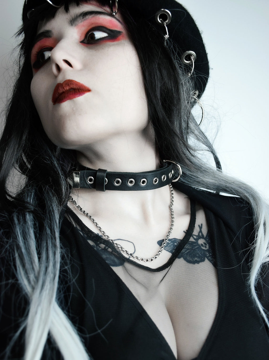 EYELET CHOKER: Unisex leather collar with eyelets and buckle closure