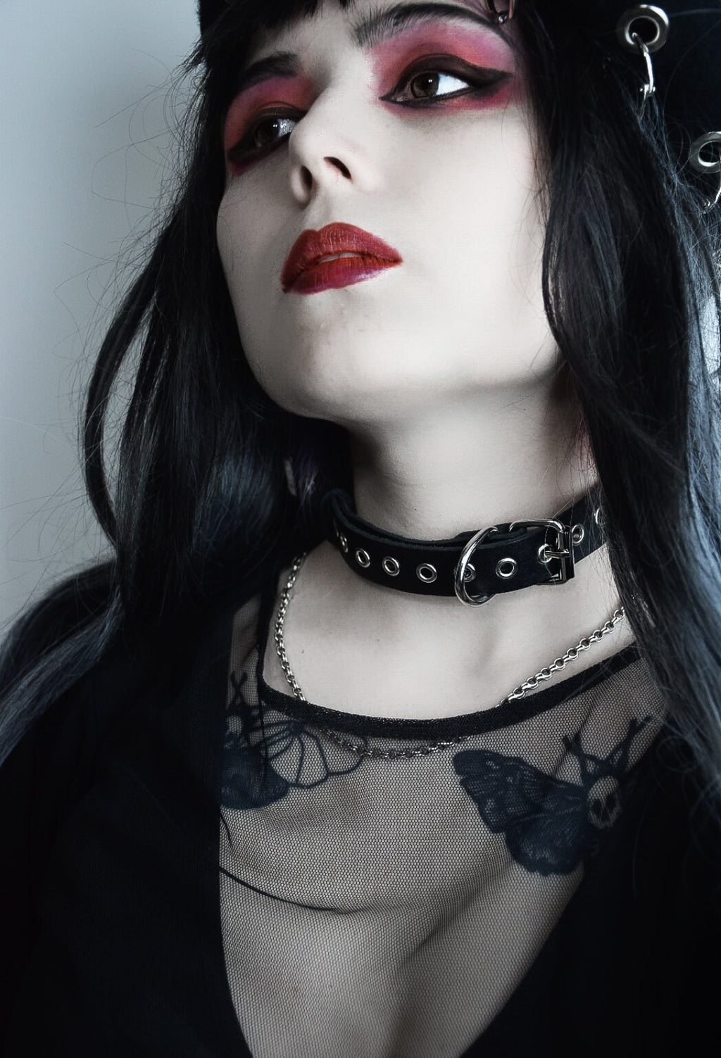 EYELET CHOKER: Unisex leather collar with eyelets and buckle closure