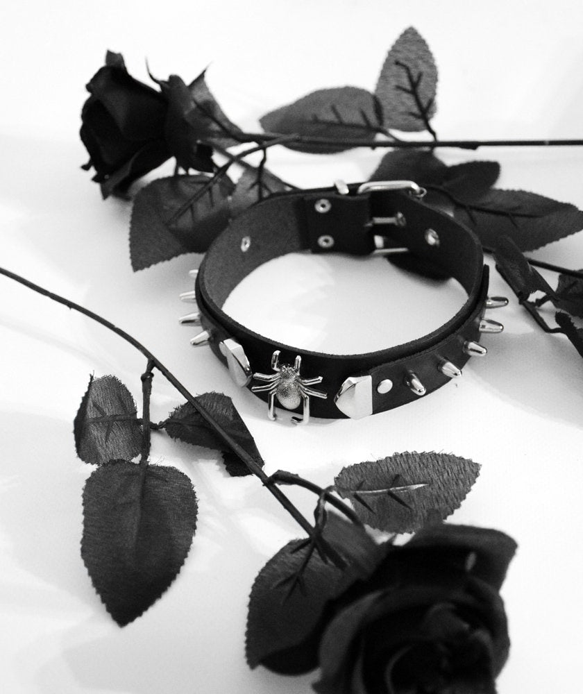 HAZE SPIDER CHOKER