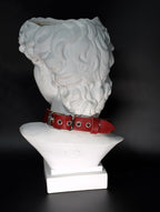 LION’S HEAD CHOKER: Red wine