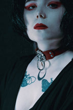 LION’S HEAD CHOKER: Red wine