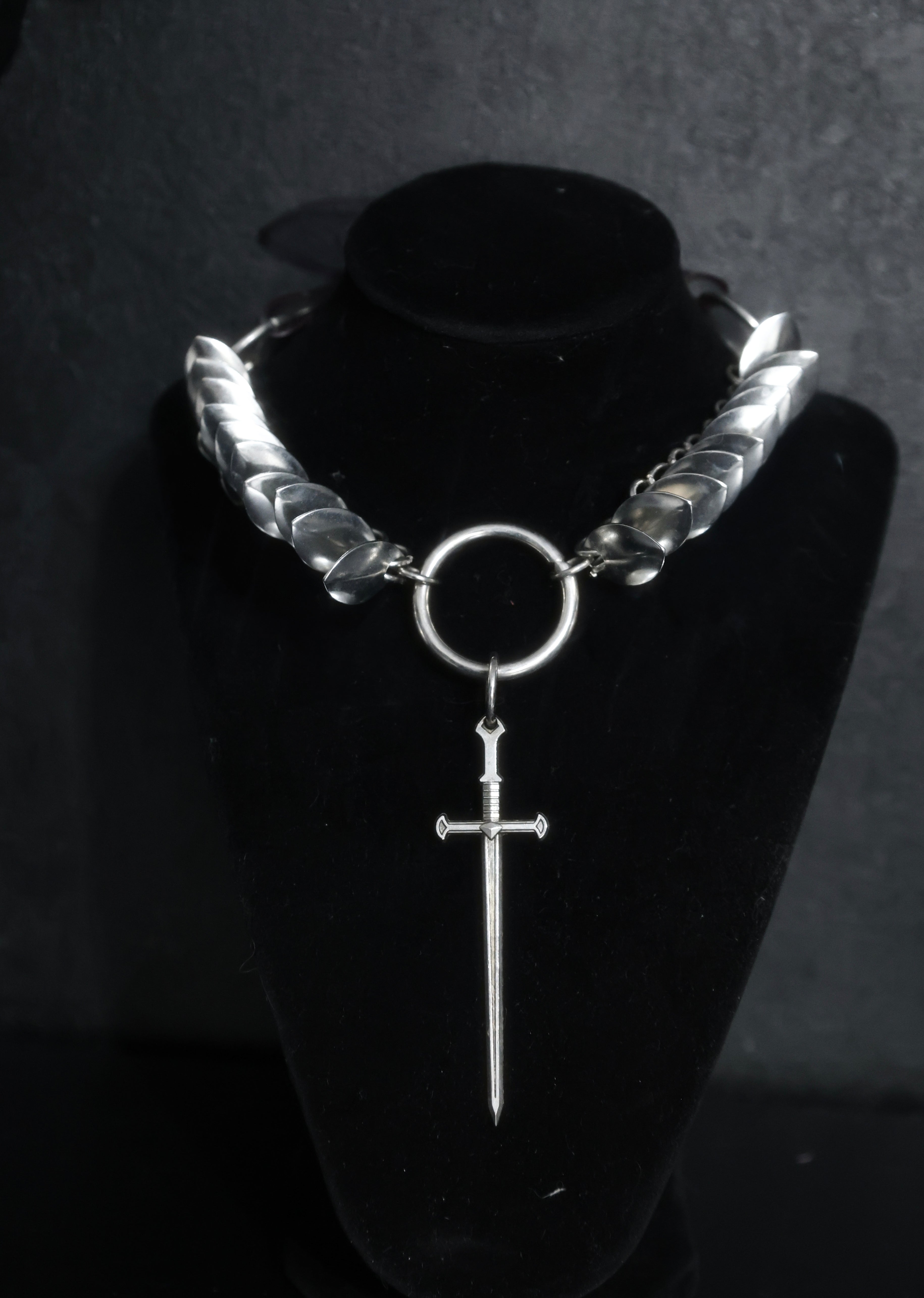 BELLE DE NUIT scale mail choker