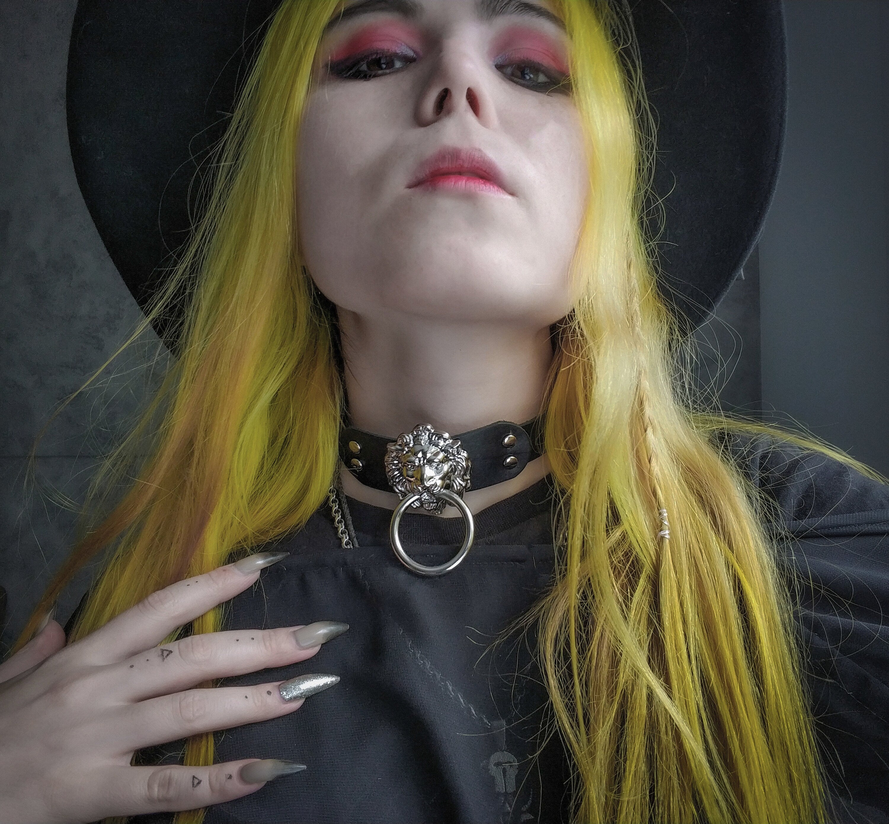 LION’S HEAD CHOKER