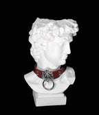 LION’S HEAD CHOKER: Red wine