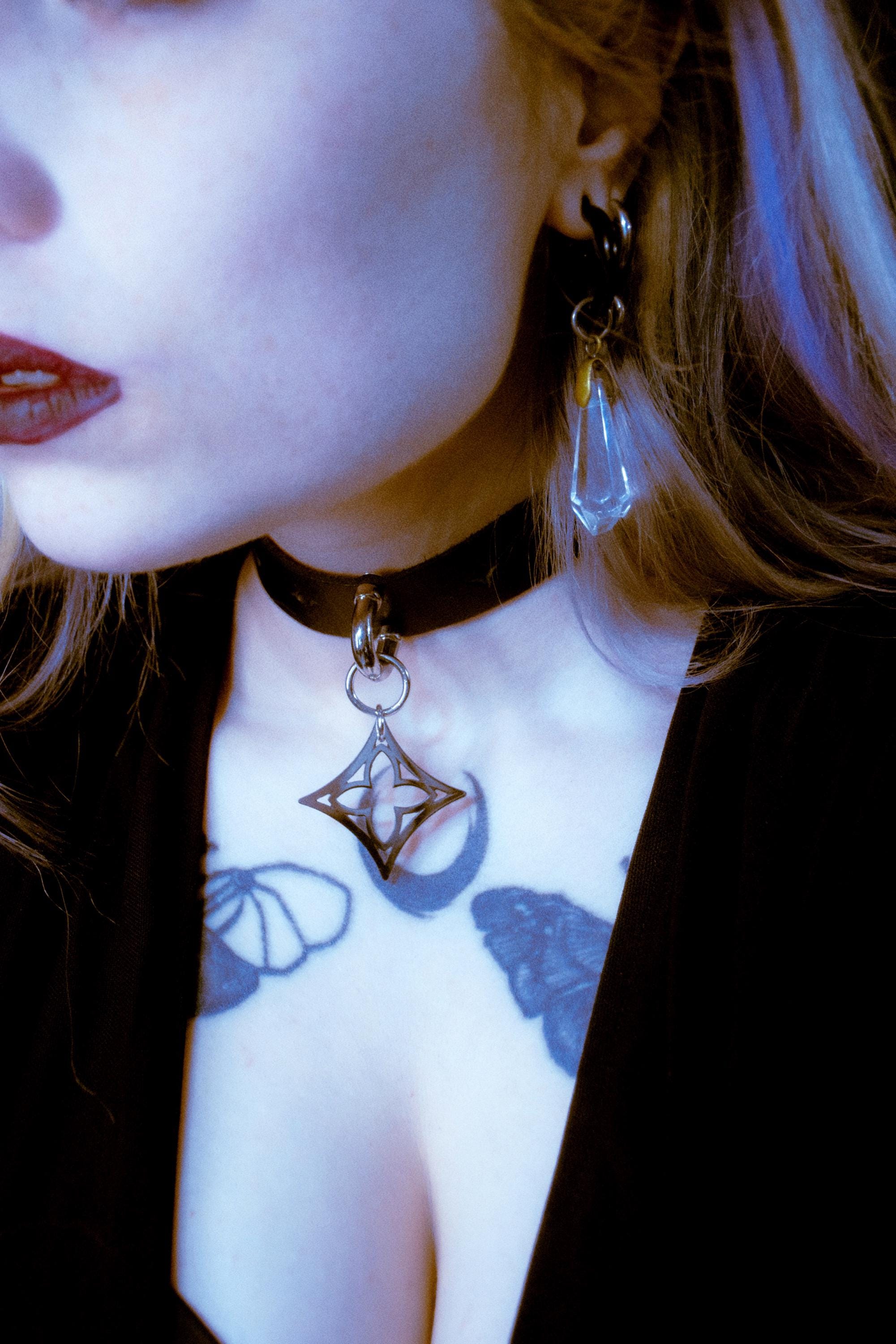 QUATREFOIL CHOKER