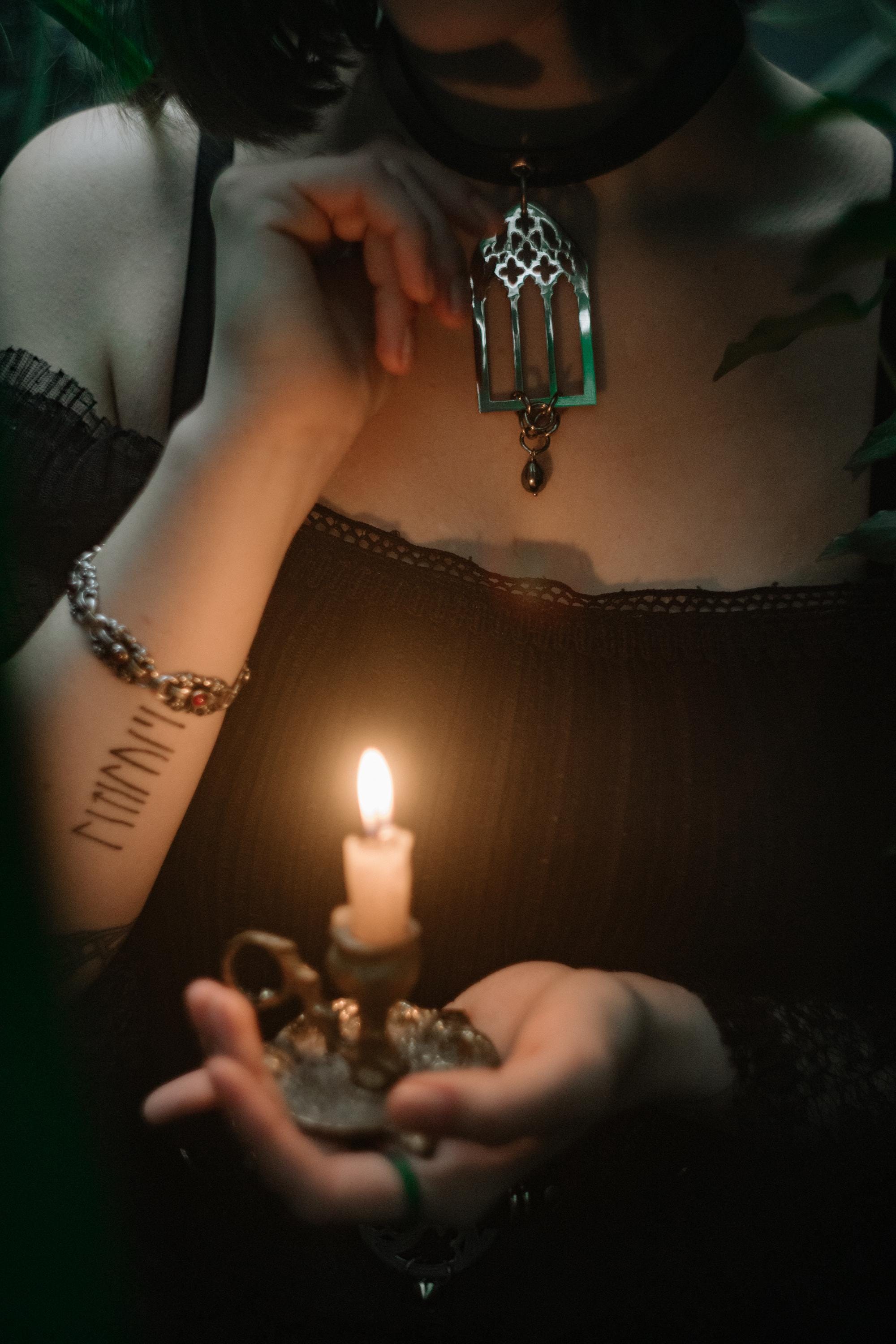 CATHEDRAL ARCH CHOKER
