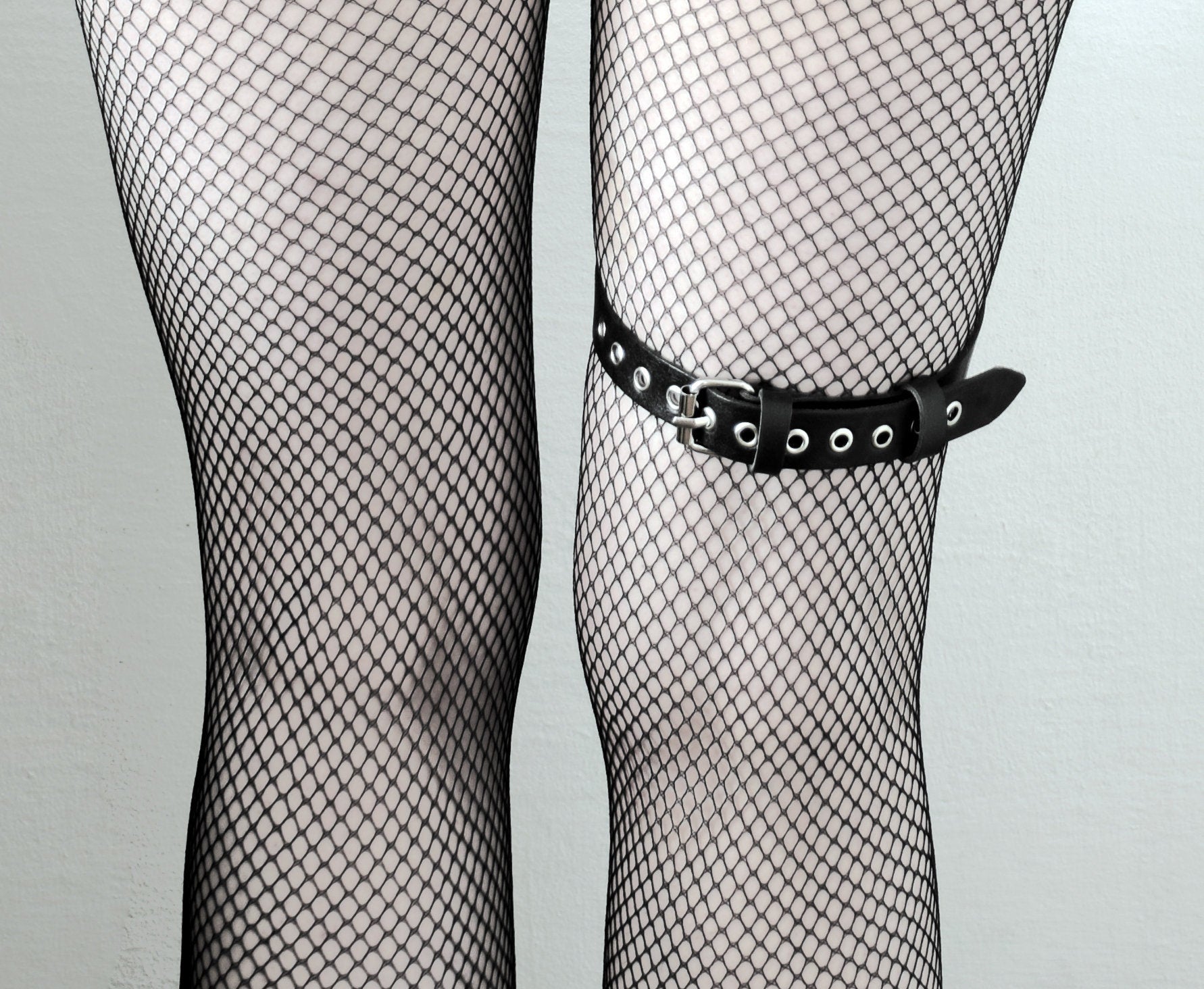 D-RING LEG GARTER