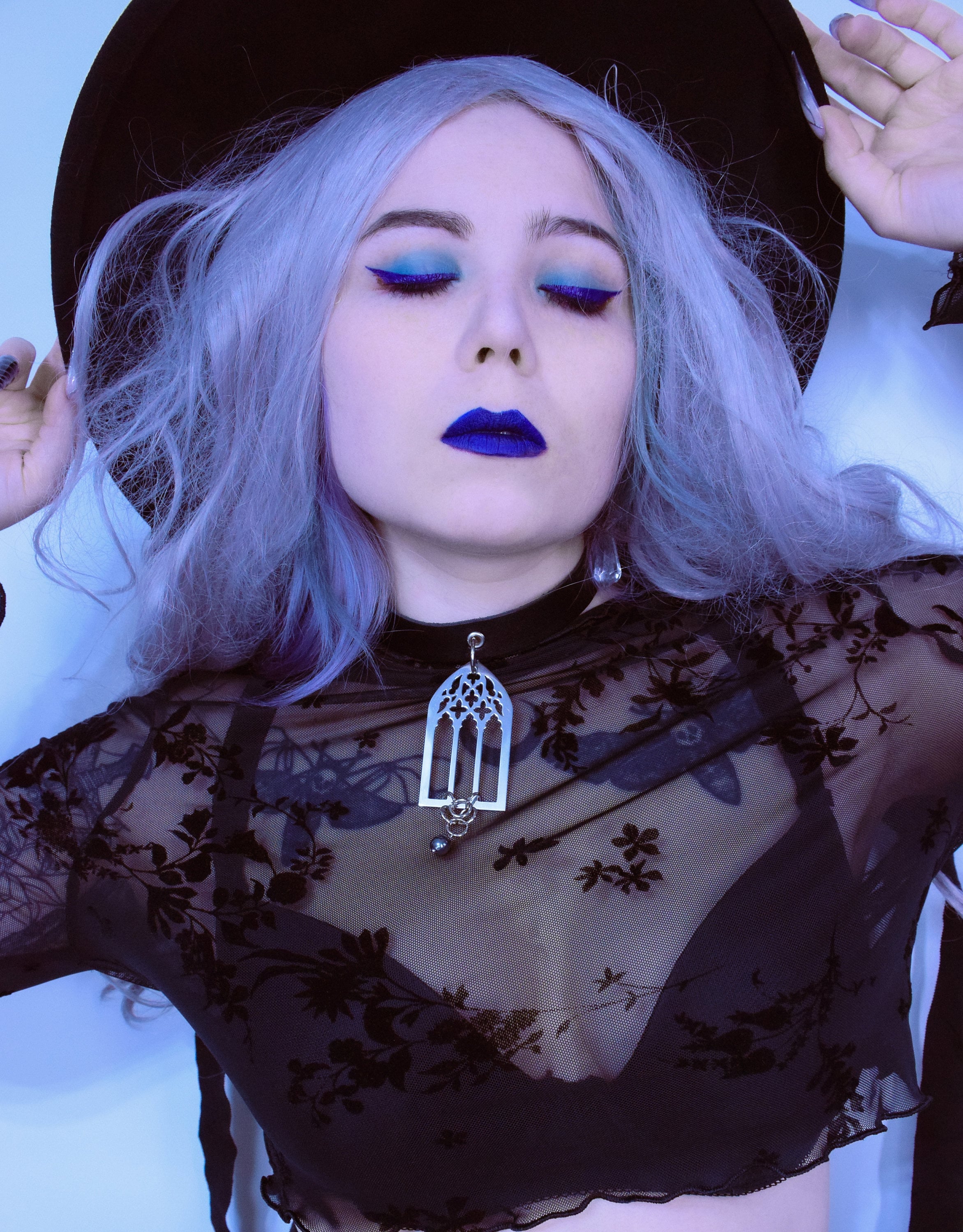 CATHEDRAL ARCH CHOKER