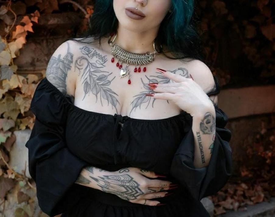 CRIMSON RAIN choker