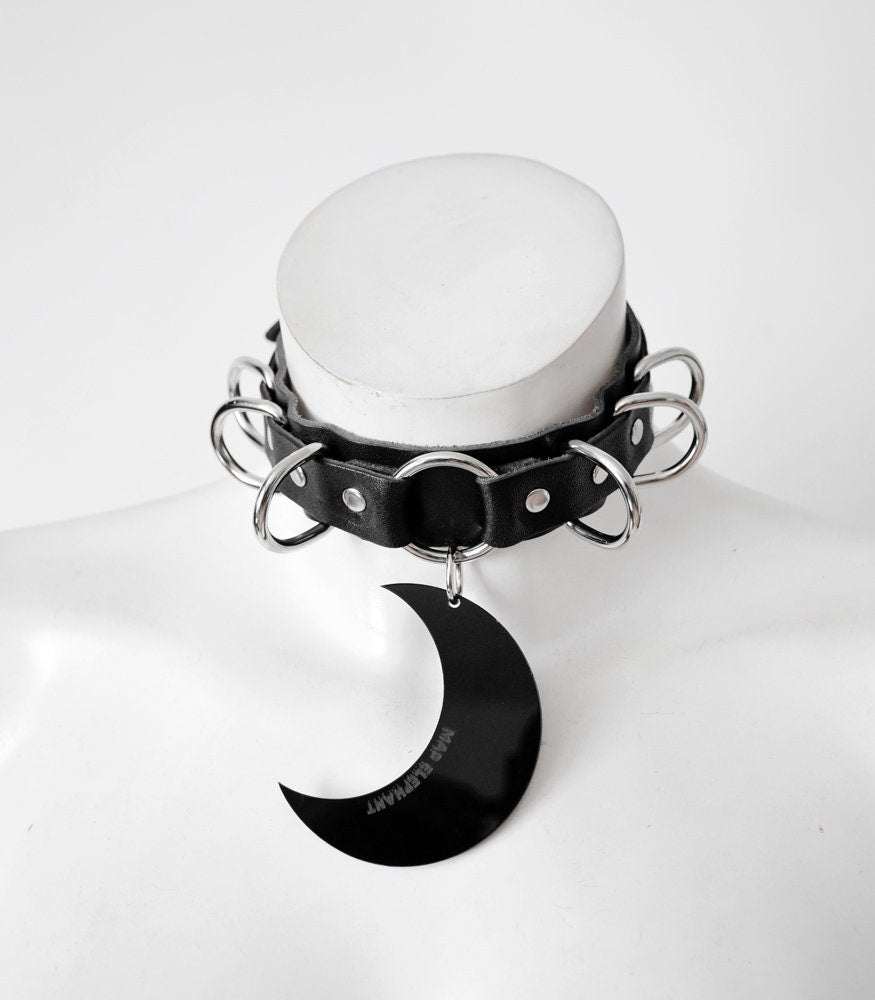 LUNAR CHOKER
