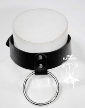 unisex choker made of leather with big metal ring and buckle