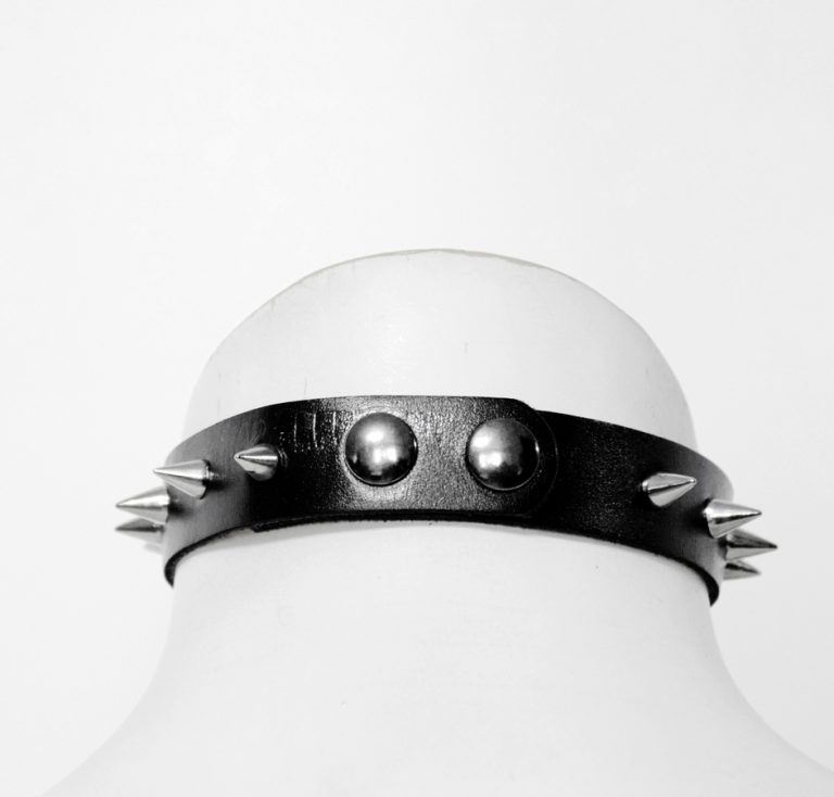 genuine leather necklace with spikes