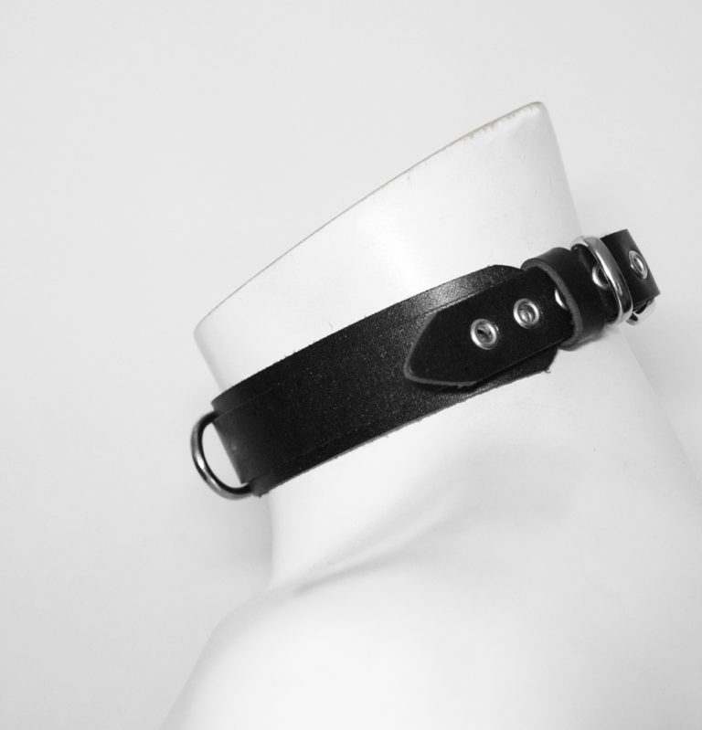 leather women's choker with buckle